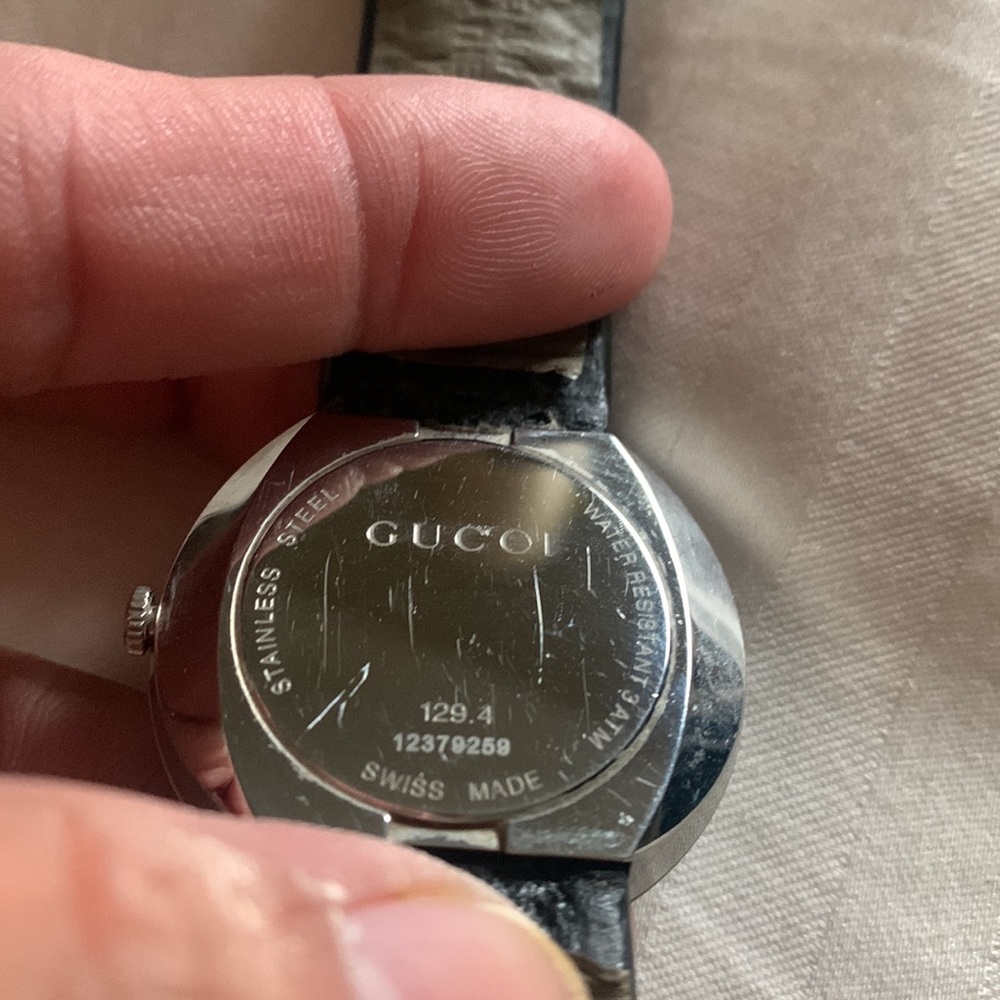 COPY - Gucci Women’s YA129403 U-play quartz Silver Dial black or white bezel pr… - Picture 5 of 7